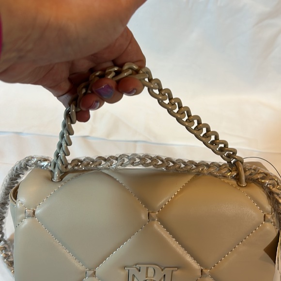 NWT Badgley Mischka- light tan/cream color - Picture 8 of 9